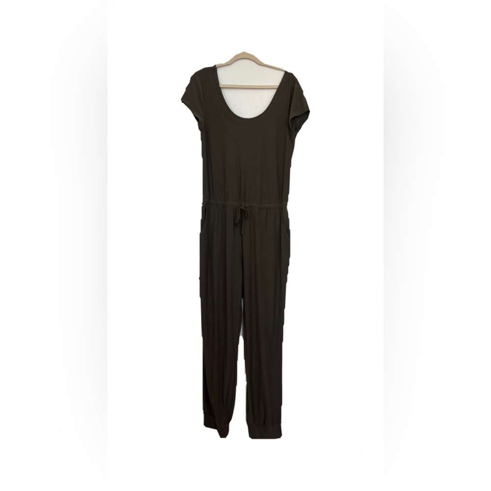 Derek Heart Green Jumpsuit Sleek and Streamlined